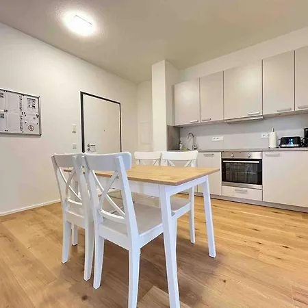 Am1036 - Moderne Monteurwohnung Mit Balkon *